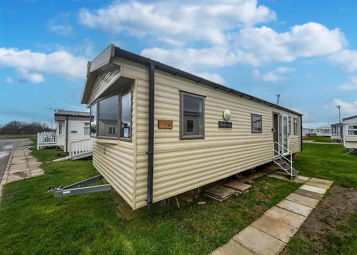 Lovely 6 Berth Caravan For Hire At Barmston Beach Holiday Park Ref 62062Hc