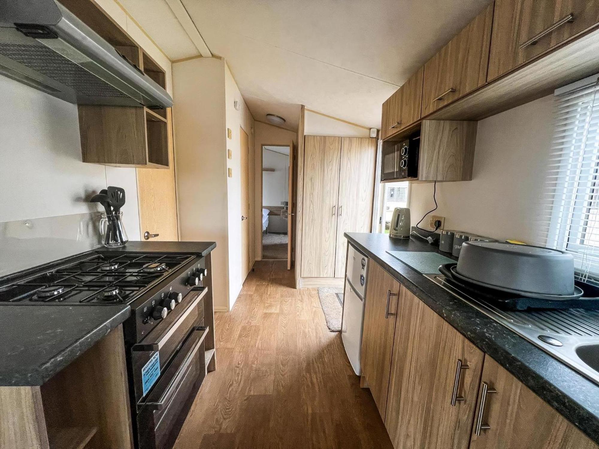 Lovely 6 Berth Caravan For Hire At Barmston Ref 62062hc * Lund