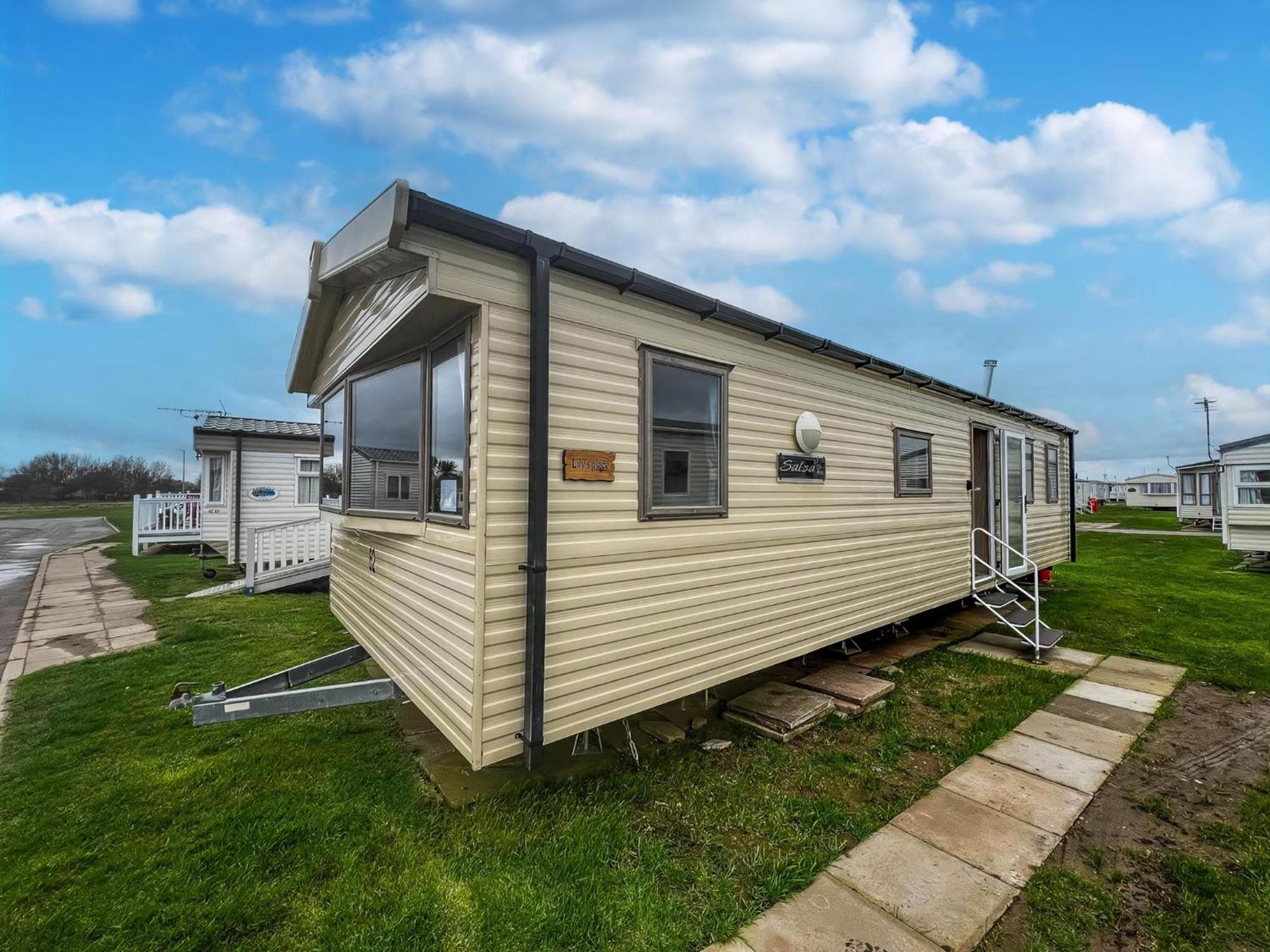 Lovely 6 Berth Caravan For Hire At Barmston Ref 62062hc Lund