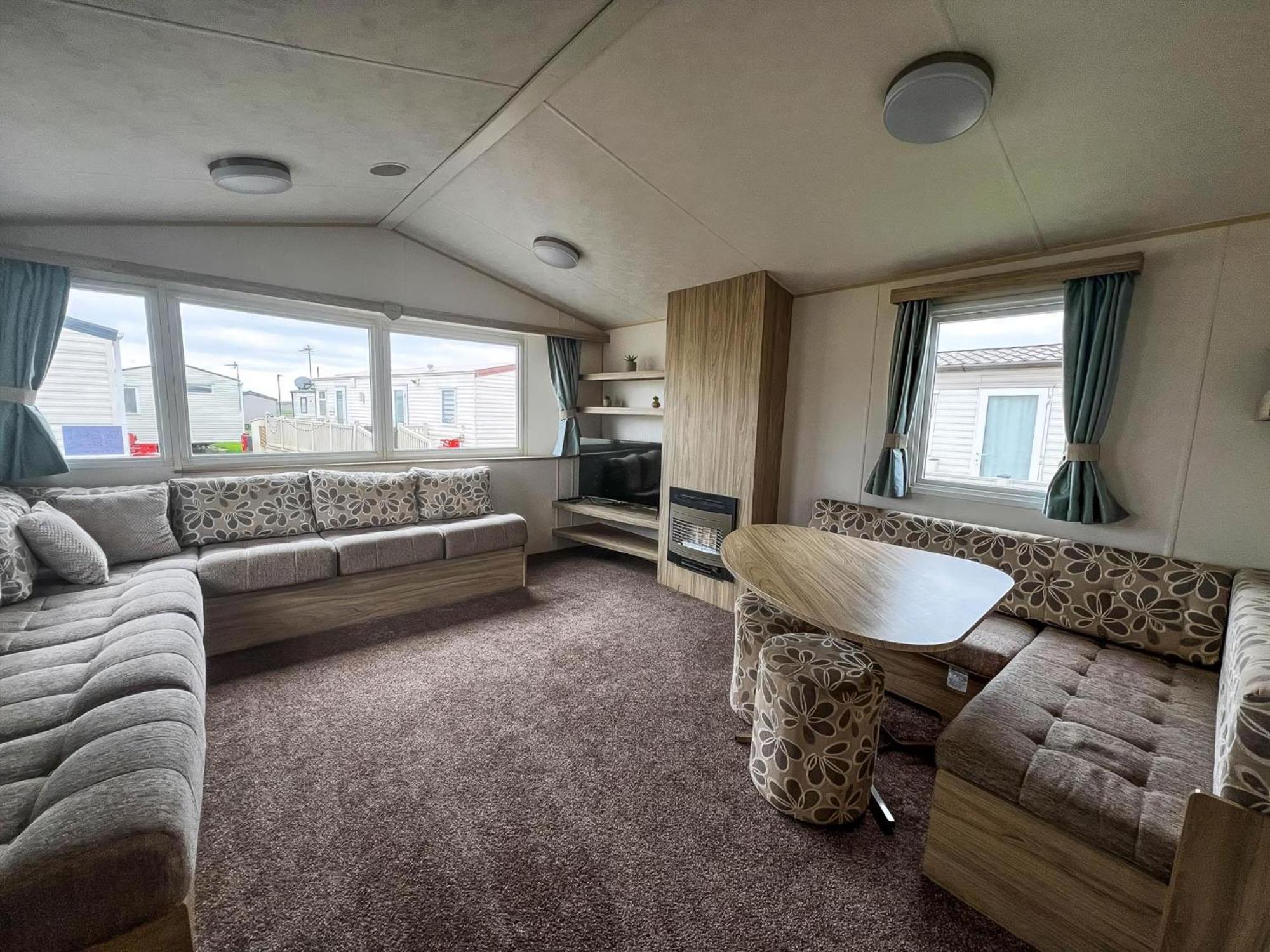 Lovely 6 Berth Caravan For Hire At Barmston Ref 62062hc *
